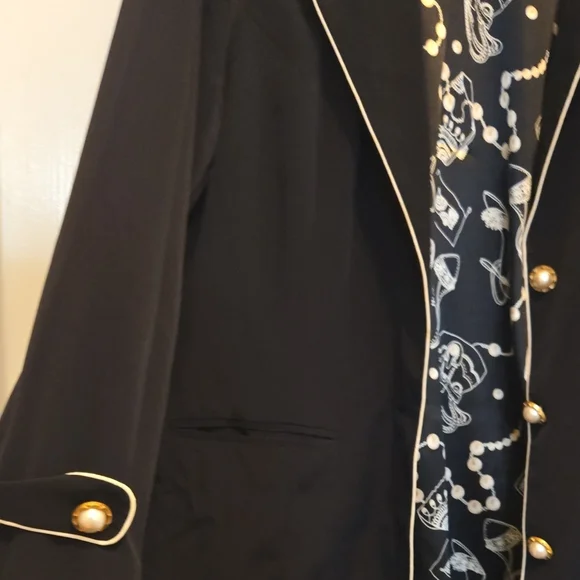 Black and Gold Blazer with Tailored Silhouette - Picture 6 of 8